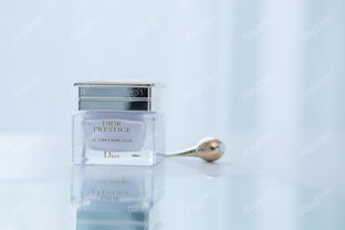 迪奧花蜜活顏絲悅眼霜 奢華護膚的精致之選